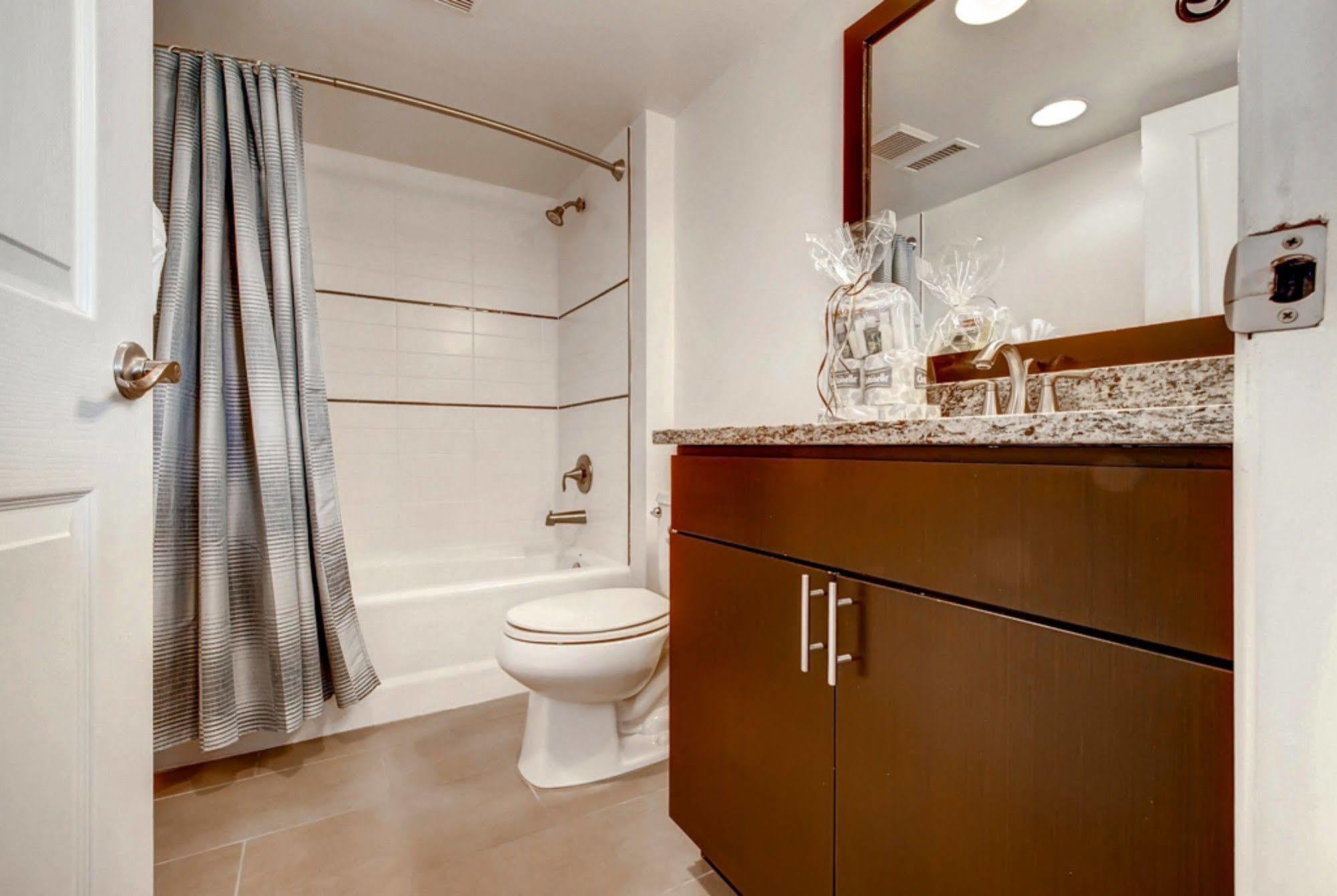 Appartement Global Luxury At Tiverton Ave